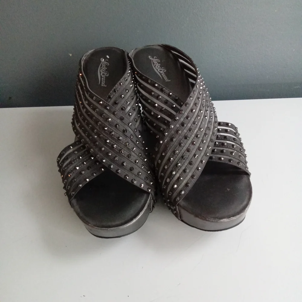 Lucky Brand Women Gray Wedge‎ Sandals Embellished Studded Platform Mules Size 7